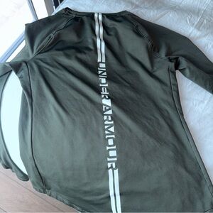 Under Armour Olive Long Sleeve with White Stripe - Great for skiing